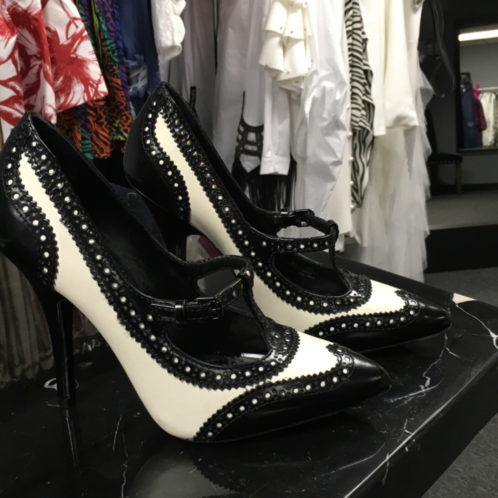 Tory Burch Spectator Pumps